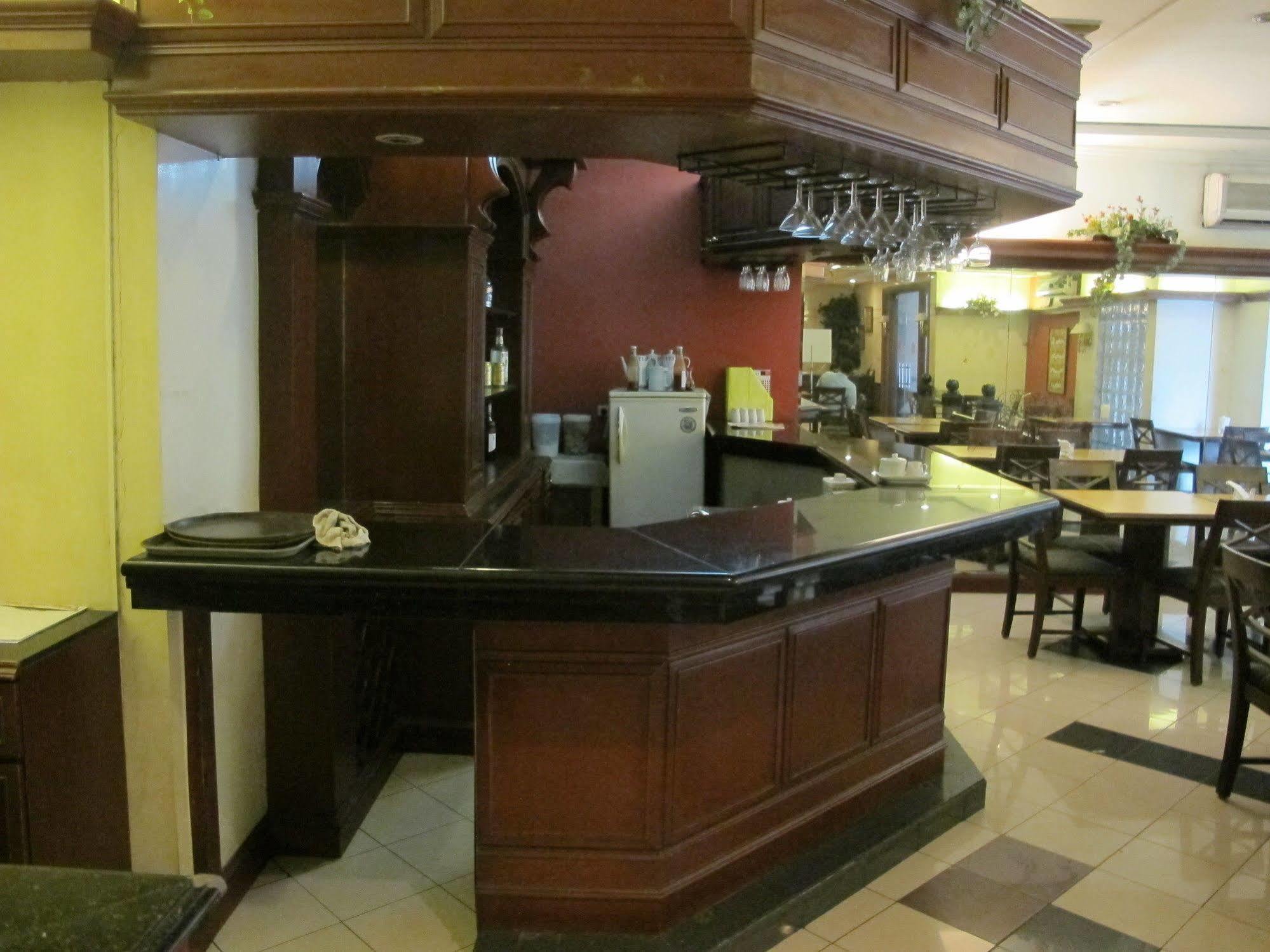 Mabini Mansion Hotel & Residential Suites Manila Exterior photo